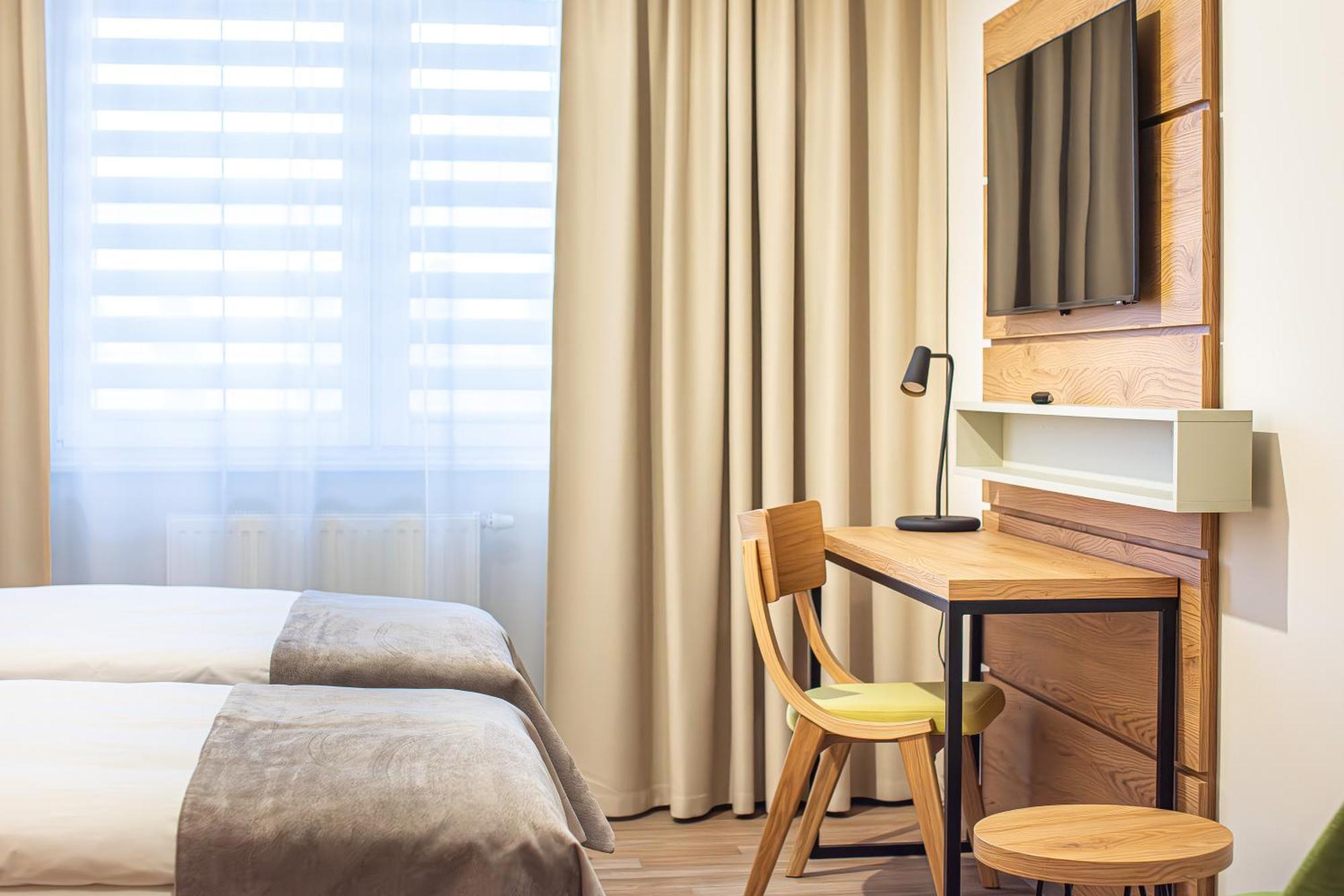 Novy Hotel Ζιελόνα Γκόρα Εξωτερικό φωτογραφία