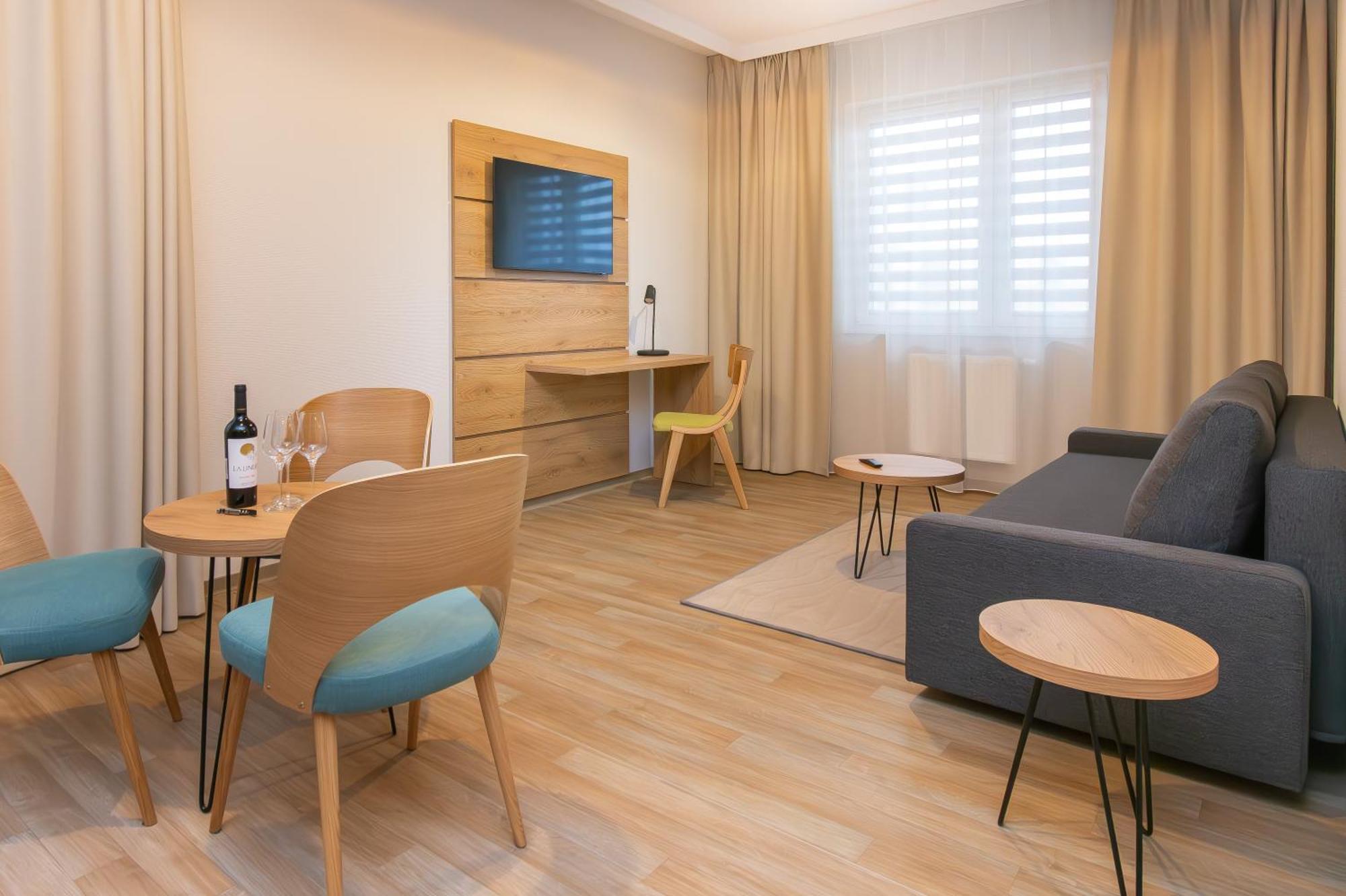 Novy Hotel Ζιελόνα Γκόρα Εξωτερικό φωτογραφία