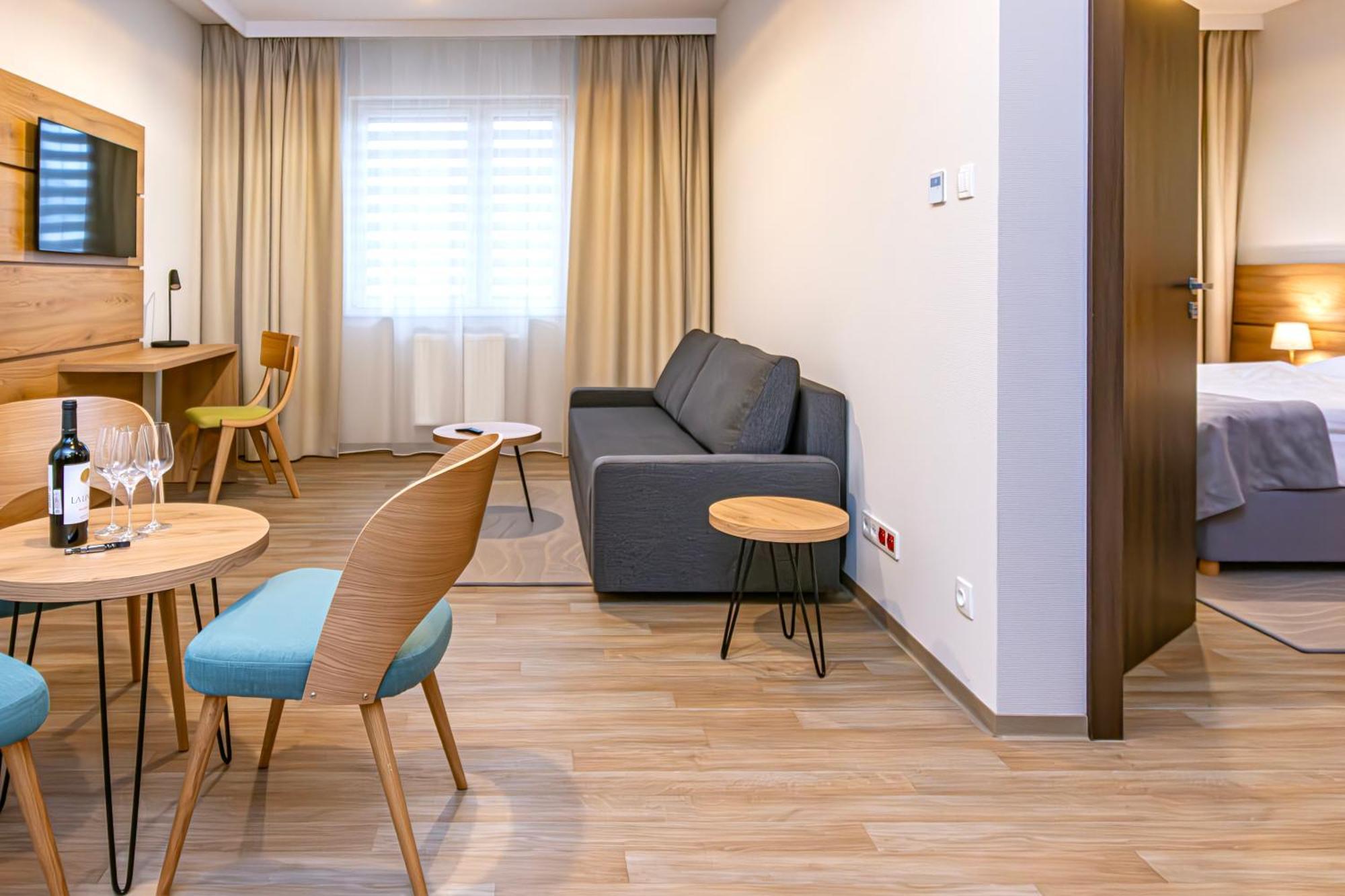 Novy Hotel Ζιελόνα Γκόρα Εξωτερικό φωτογραφία