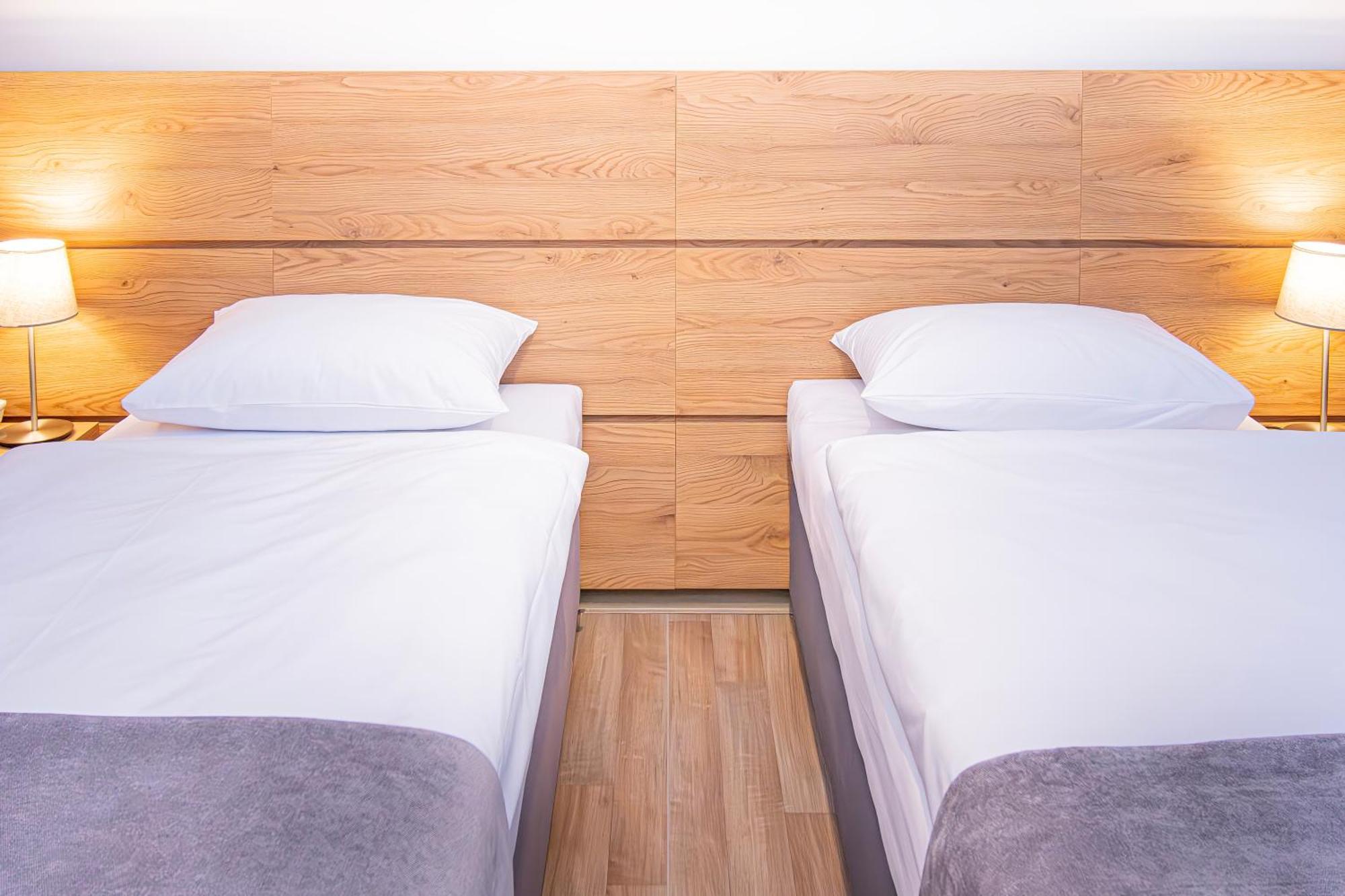 Novy Hotel Ζιελόνα Γκόρα Εξωτερικό φωτογραφία
