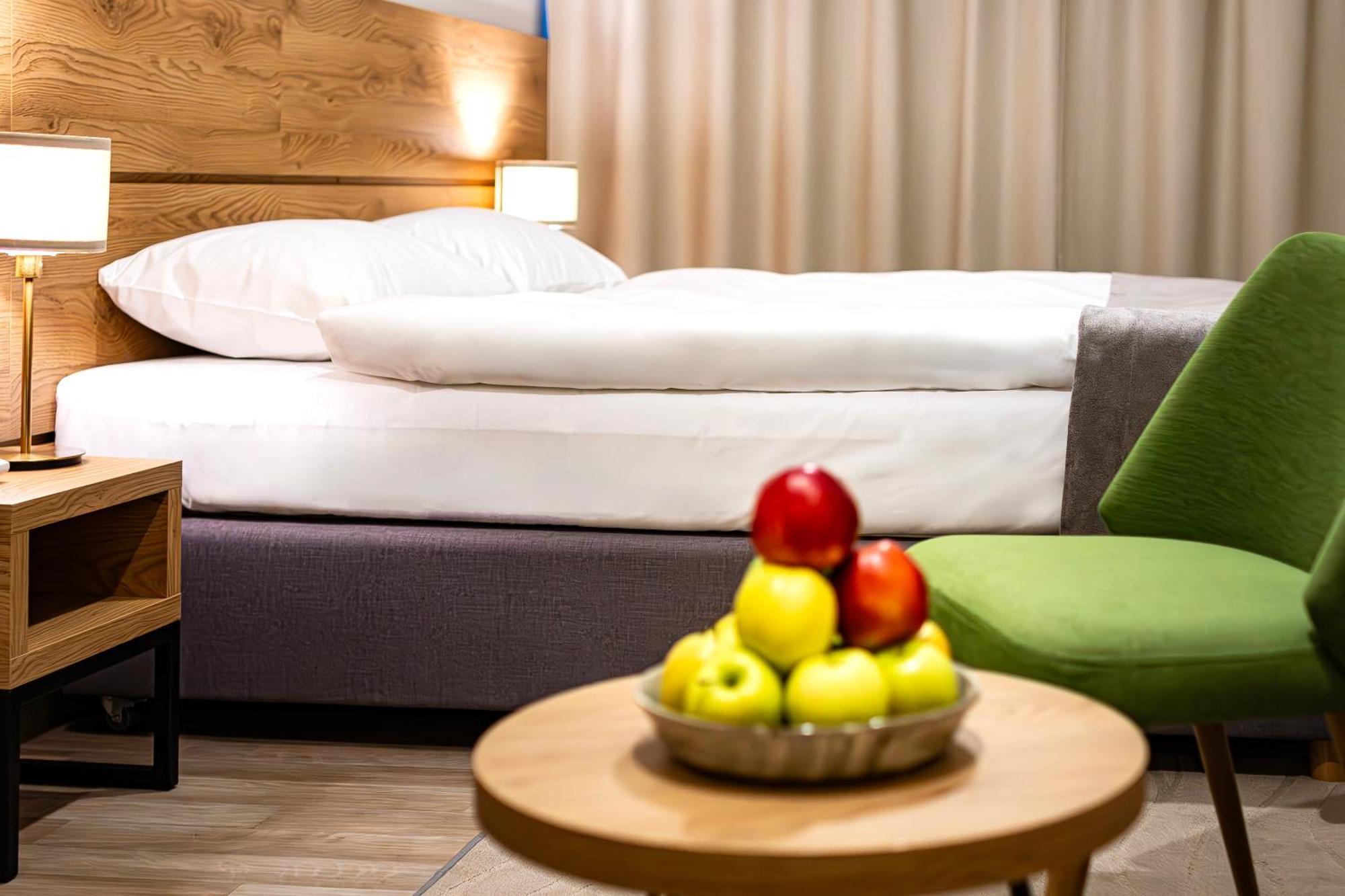 Novy Hotel Ζιελόνα Γκόρα Εξωτερικό φωτογραφία