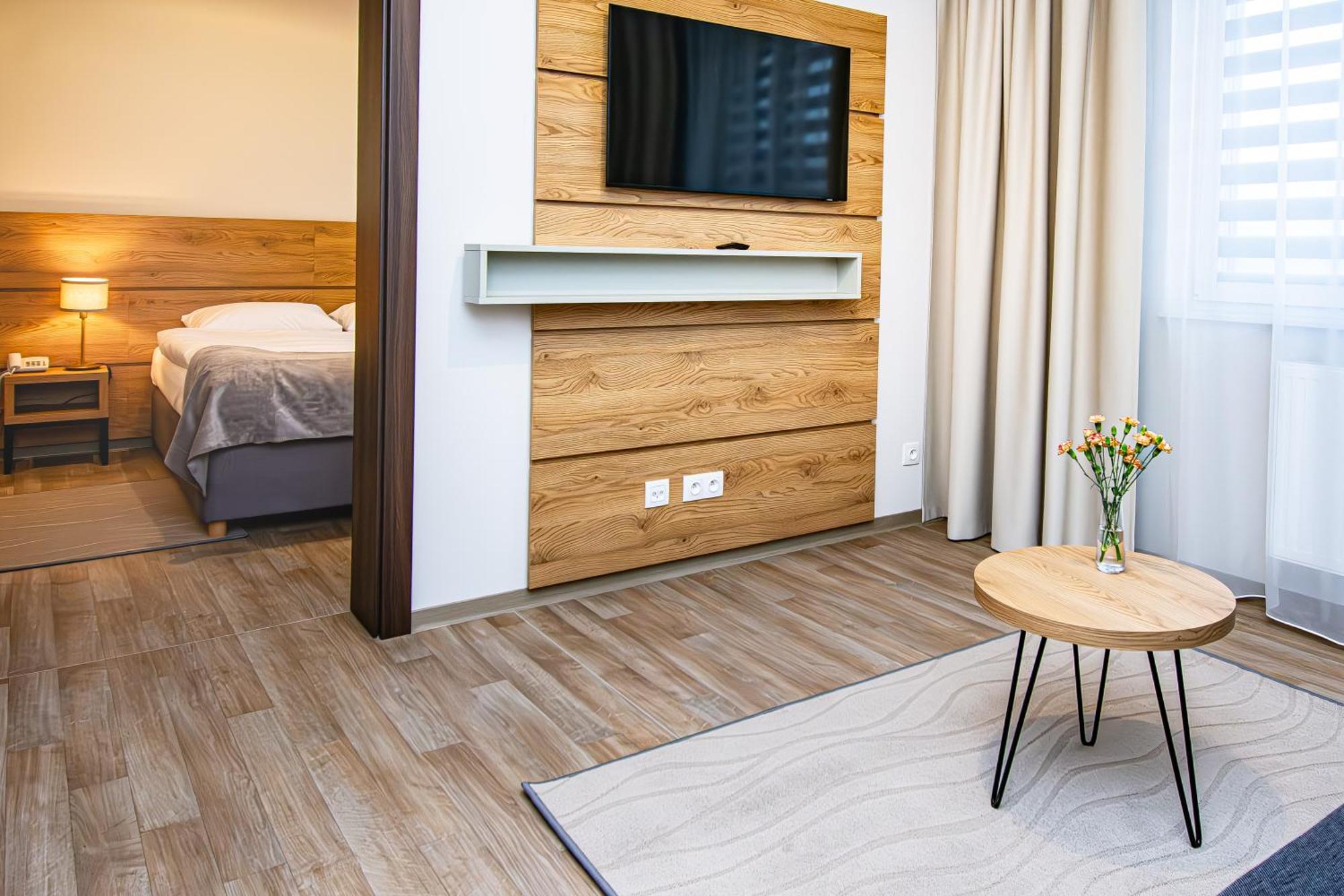 Novy Hotel Ζιελόνα Γκόρα Εξωτερικό φωτογραφία