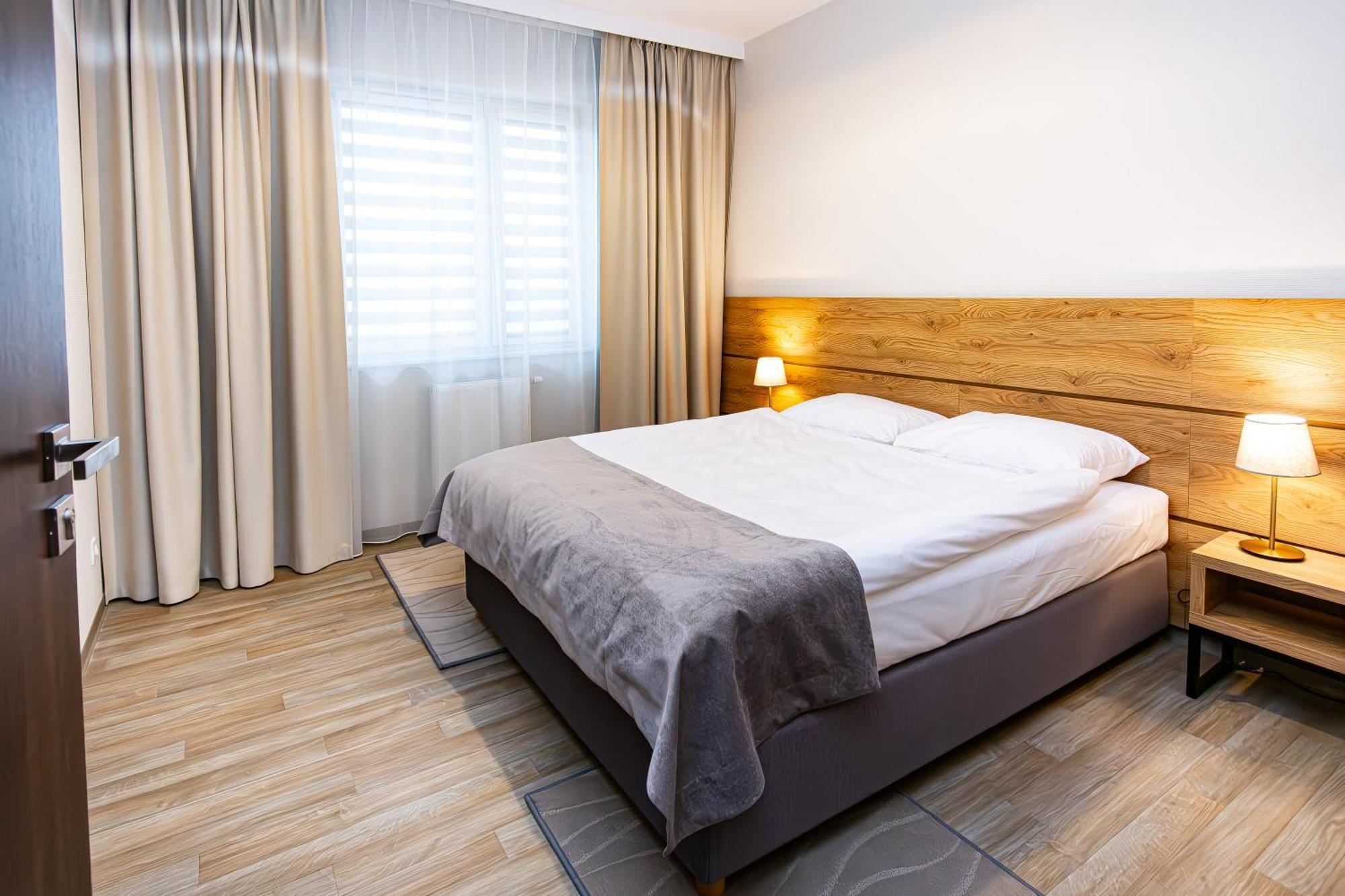 Novy Hotel Ζιελόνα Γκόρα Εξωτερικό φωτογραφία