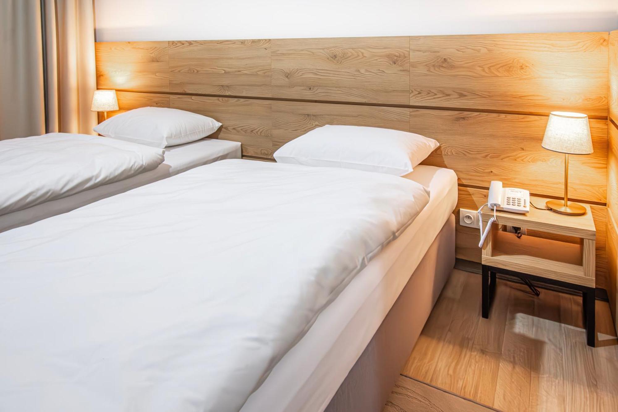 Novy Hotel Ζιελόνα Γκόρα Εξωτερικό φωτογραφία